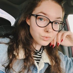 Meet your Posher, Kayla